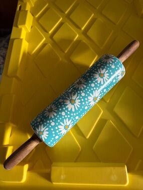 Pioneer woman Daisy-Patterned Teal Rolling Pin with Wooden Handles Flea Market